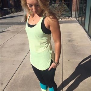 Lululemon what the sport singlet size 8